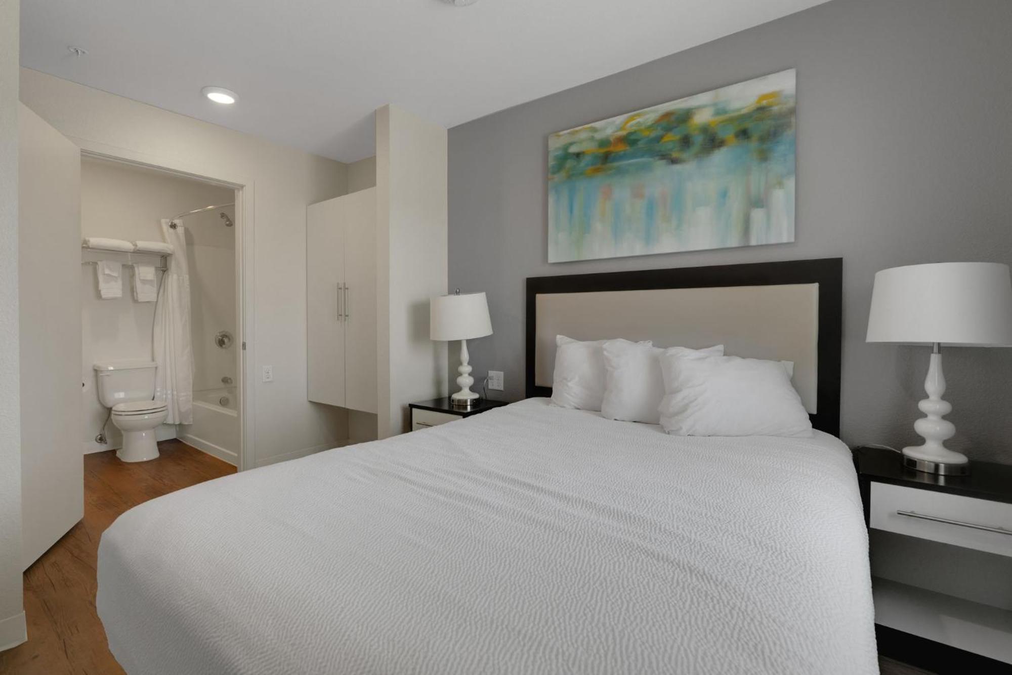 Simplicity At The Rim 1408 I Comfy 2 Bed 2 Bath Apartment *